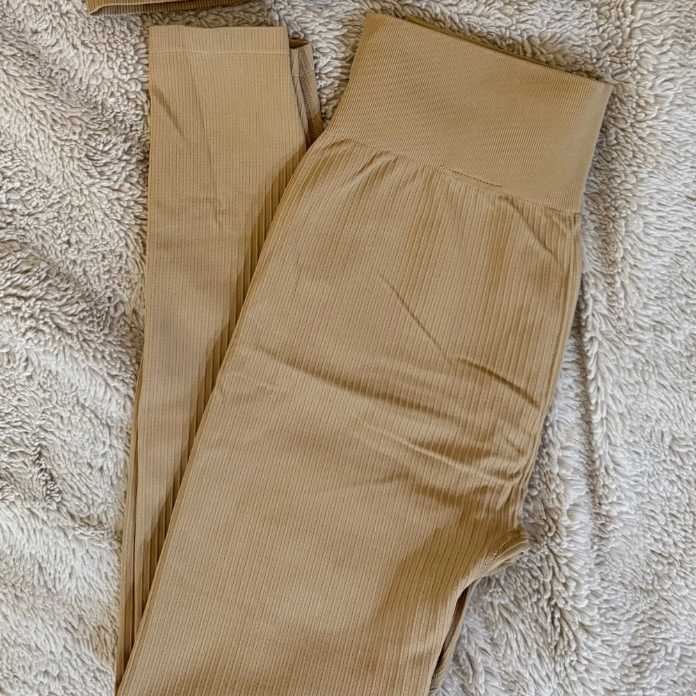 New H & M crop long sleeve top and leggings set